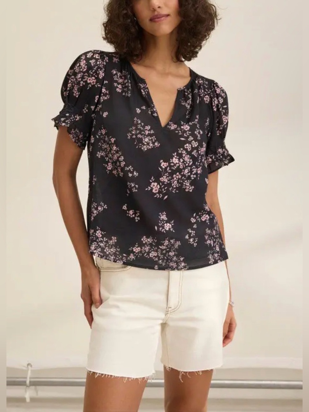Velvet by Graham & Spencer Boho
Sheer Floral V- Neck Blouse Size M